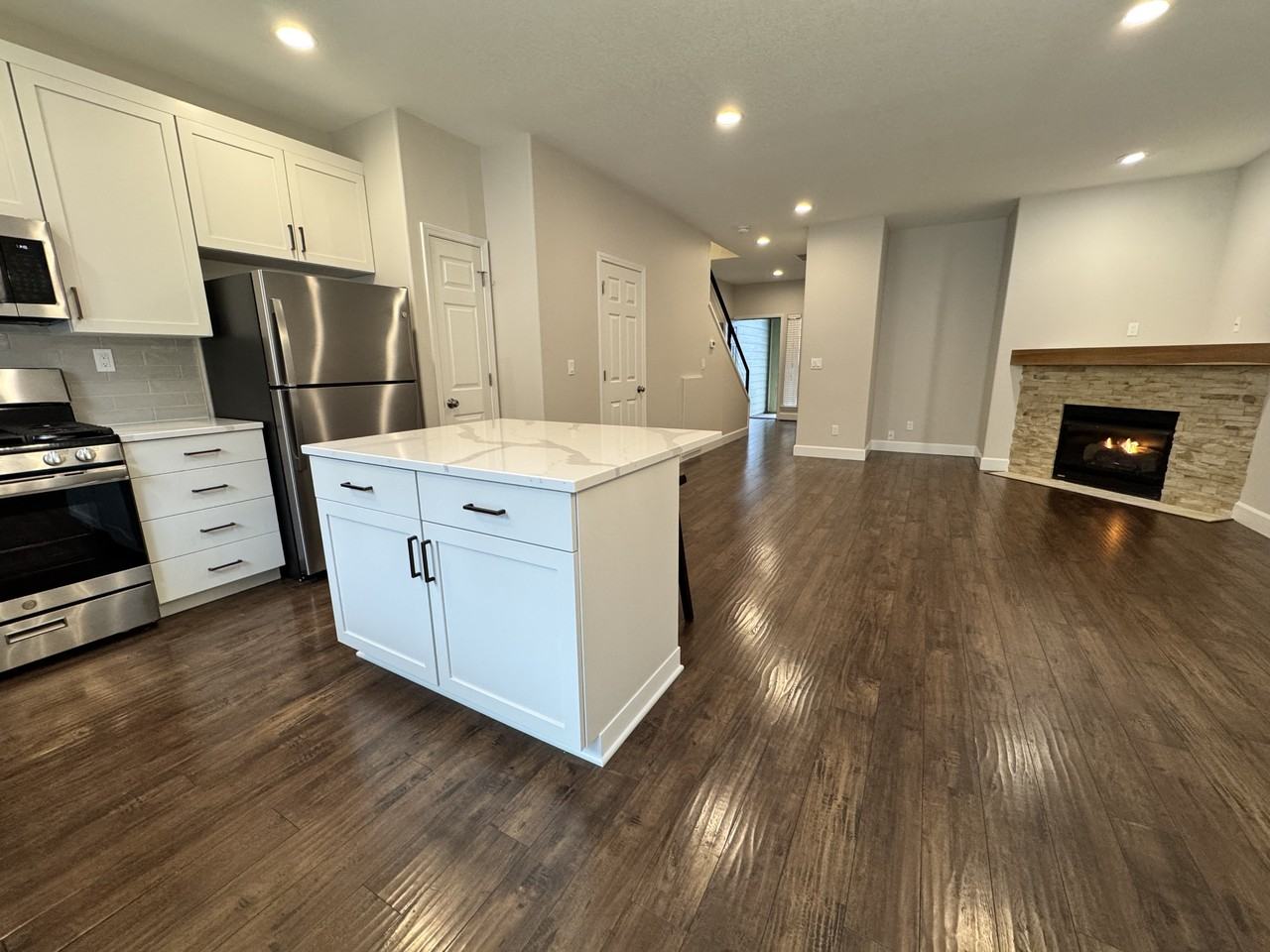 20426 Hoodview Ave #NA - Photo 3 of 30