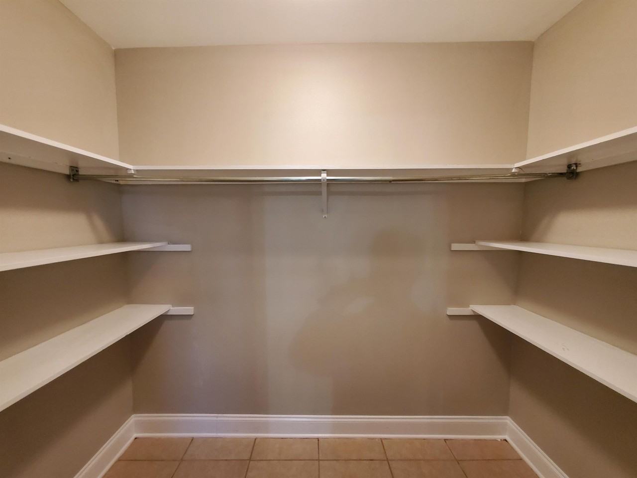 3509 Golden DriveApt. B #B - Photo 4 of 9