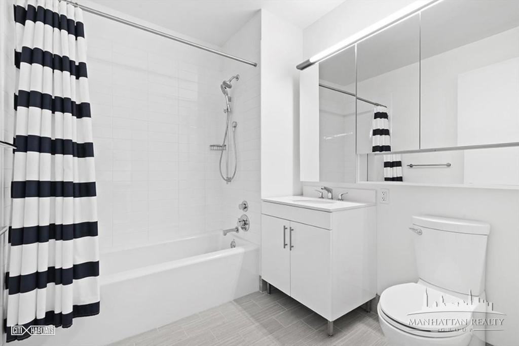 W 57th St #702 - Photo 4 of 9