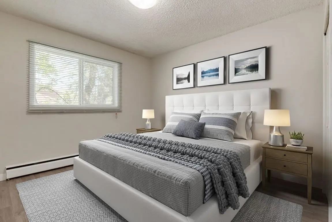 Ray Manor - Photo 2 of 21