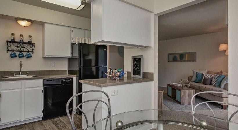 737 N Stilson Rd - Photo 2 of 10