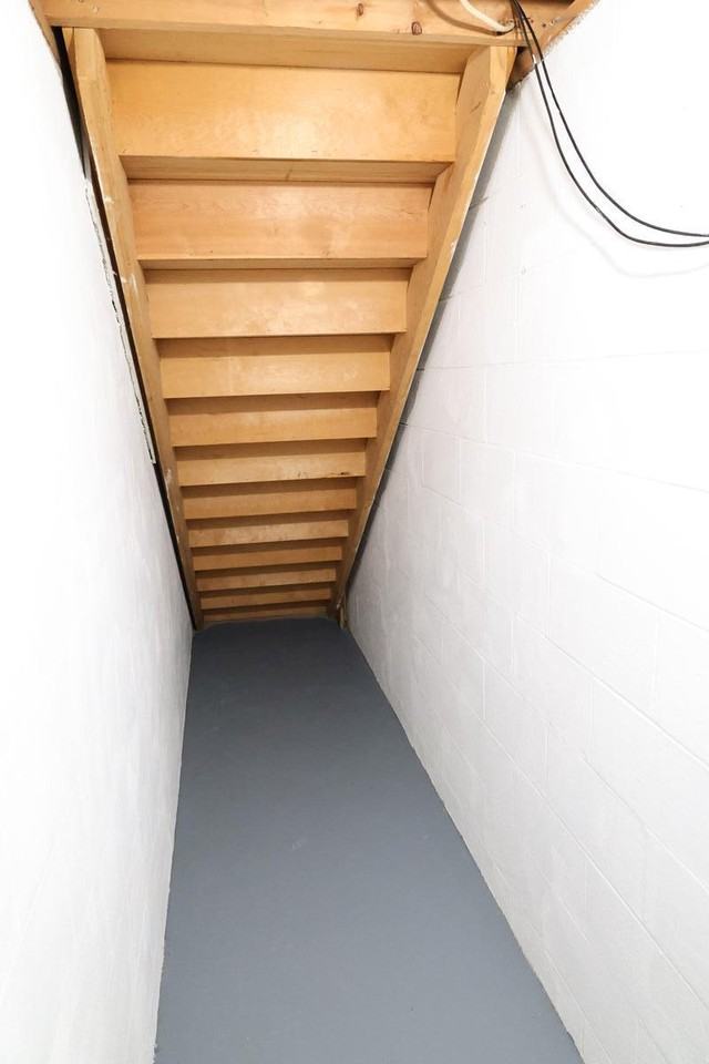 749 N Maple St - Photo 5 of 37