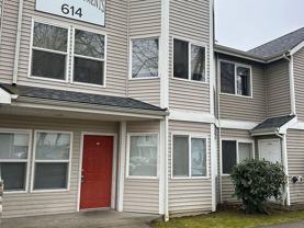 614 S Oakes St - Photo 1 of 1