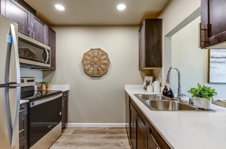 4520 Henderson Blvd Se - Photo 3 of 35