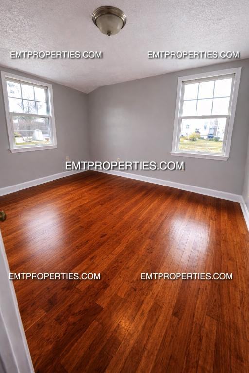 2328 Homewood Dr - Photo 2 of 6