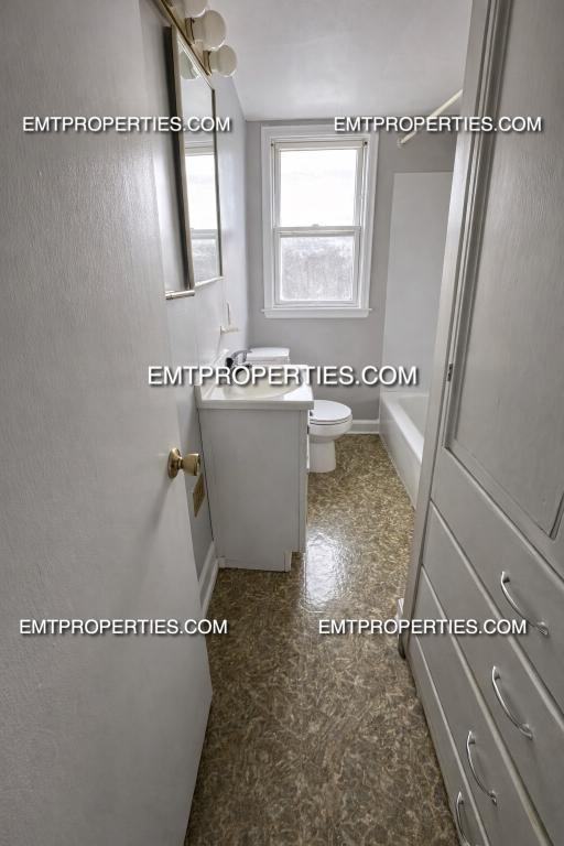 2328 Homewood Dr - Photo 3 of 6