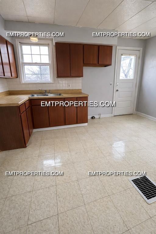 2328 Homewood Dr - Photo 4 of 6