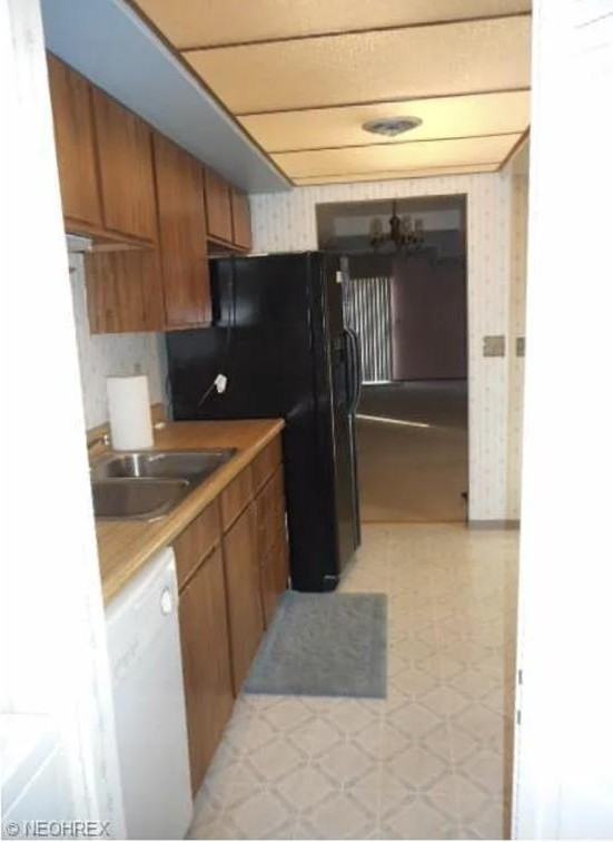 227 Goodrich St - Photo 4 of 13