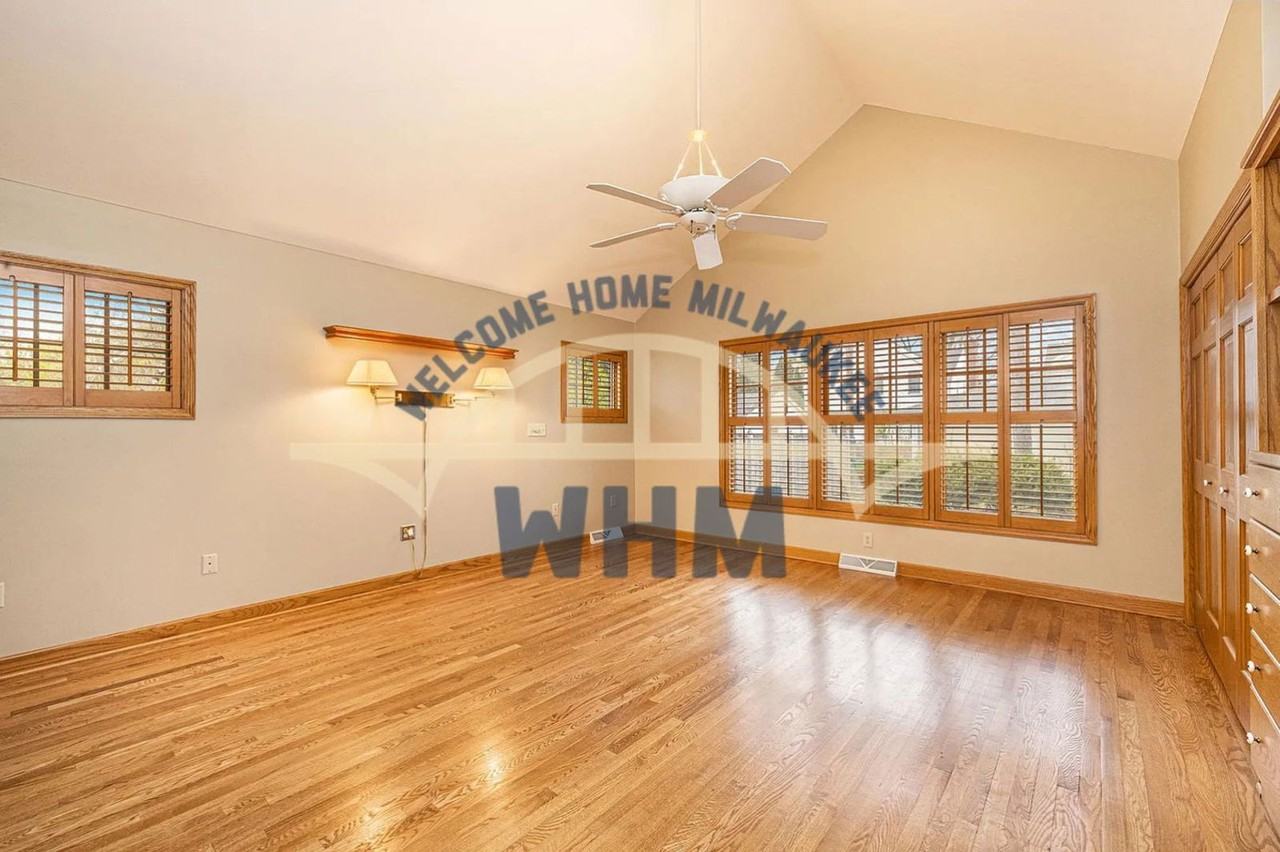 5249 N Shoreland Ave - Photo 4 of 10