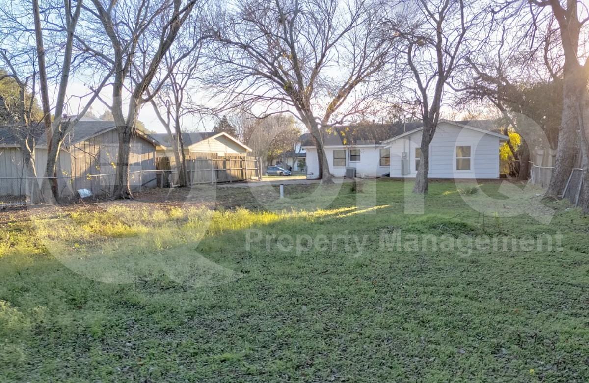 4320 Live Oak Dr - Photo 3 of 3