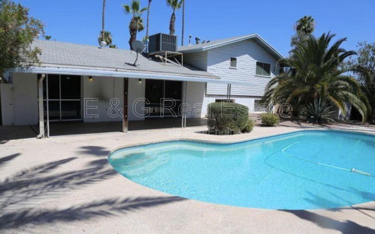 3530 S Poplar St - Photo 2 of 4