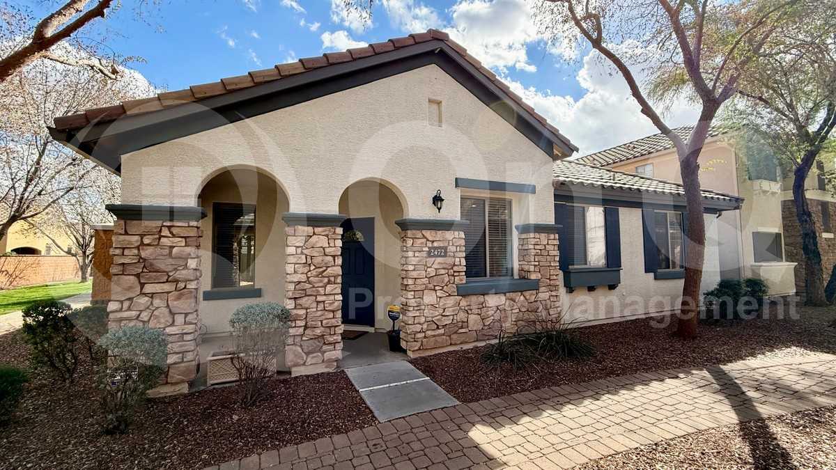 2472 E Vermont Dr - Photo 2 of 18