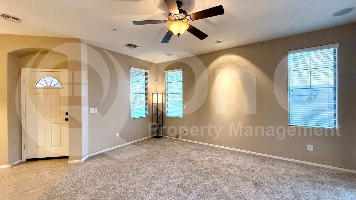 2472 E Vermont Dr - Photo 5 of 18