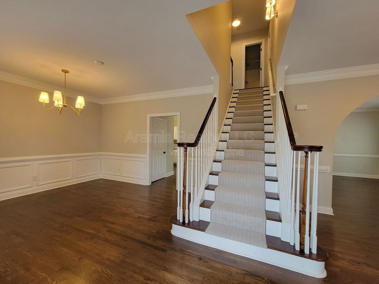 3239 Osborne Rd Ne - Photo 5 of 34