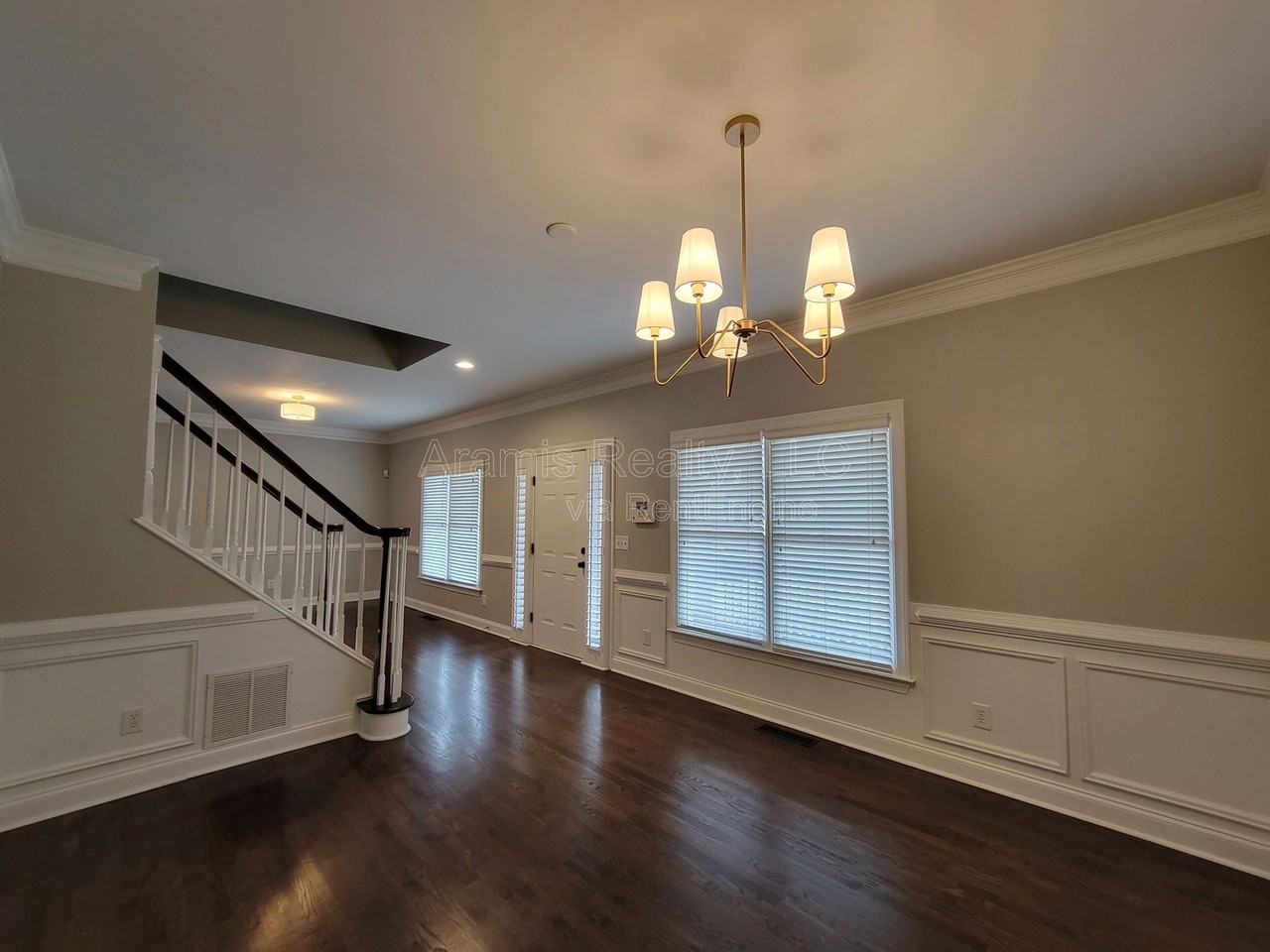 3239 Osborne Rd Ne - Photo 6 of 34