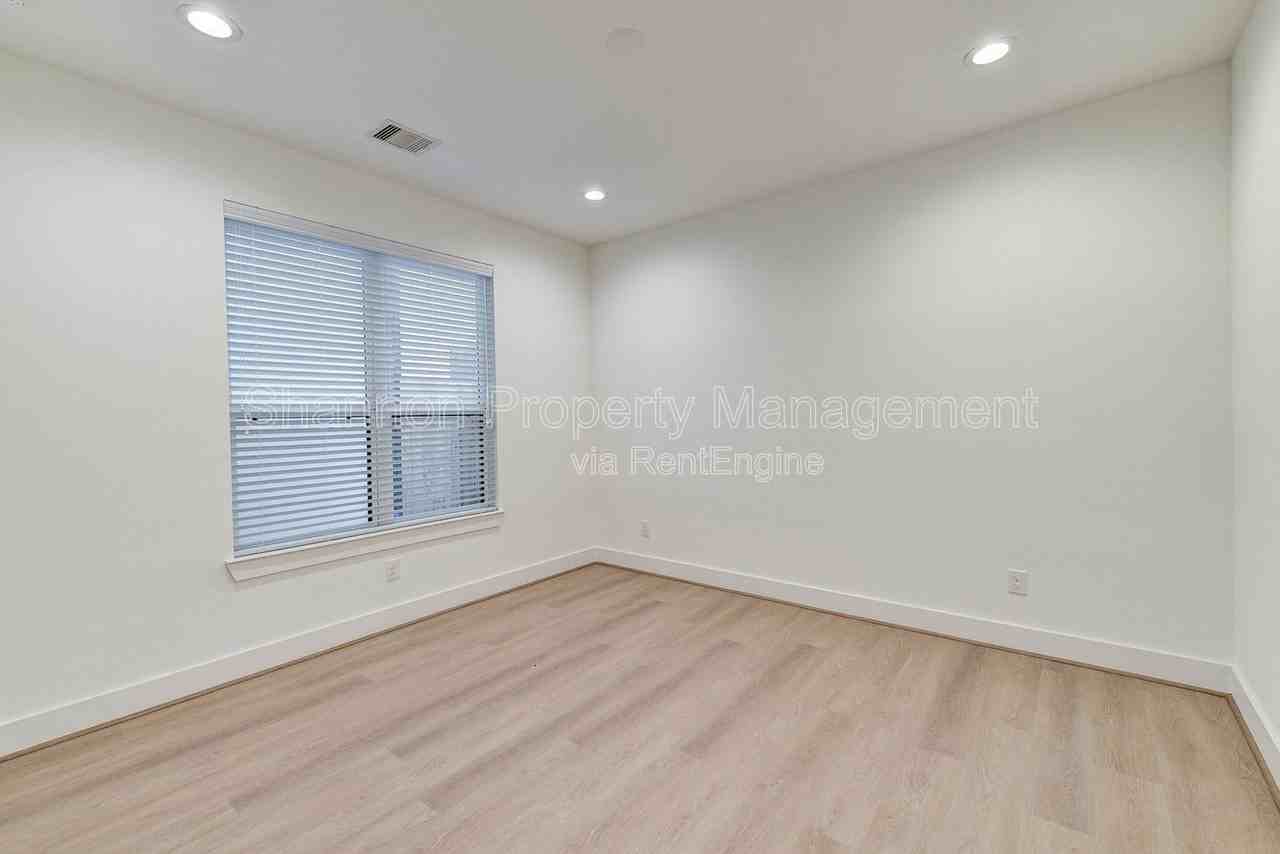 1821 Prospect St #B - Photo 4 of 35