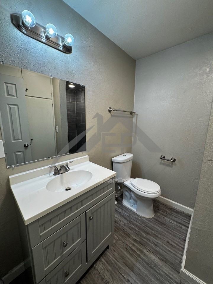 205 E Hurd St #3 - Photo 5 of 6