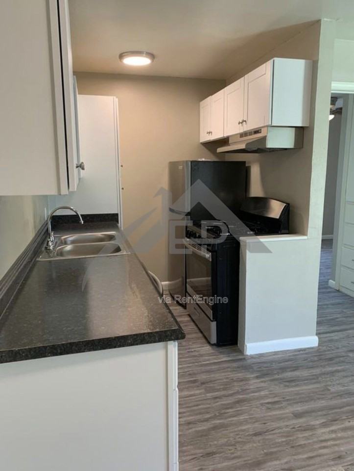 207 E Hurd St #3 - Photo 3 of 6