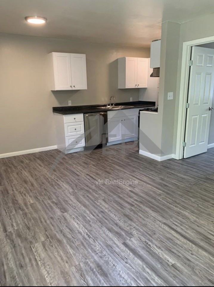 207 E Hurd St #3 - Photo 4 of 6