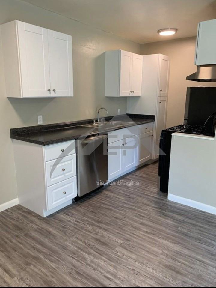 207 E Hurd St #3 - Photo 5 of 6