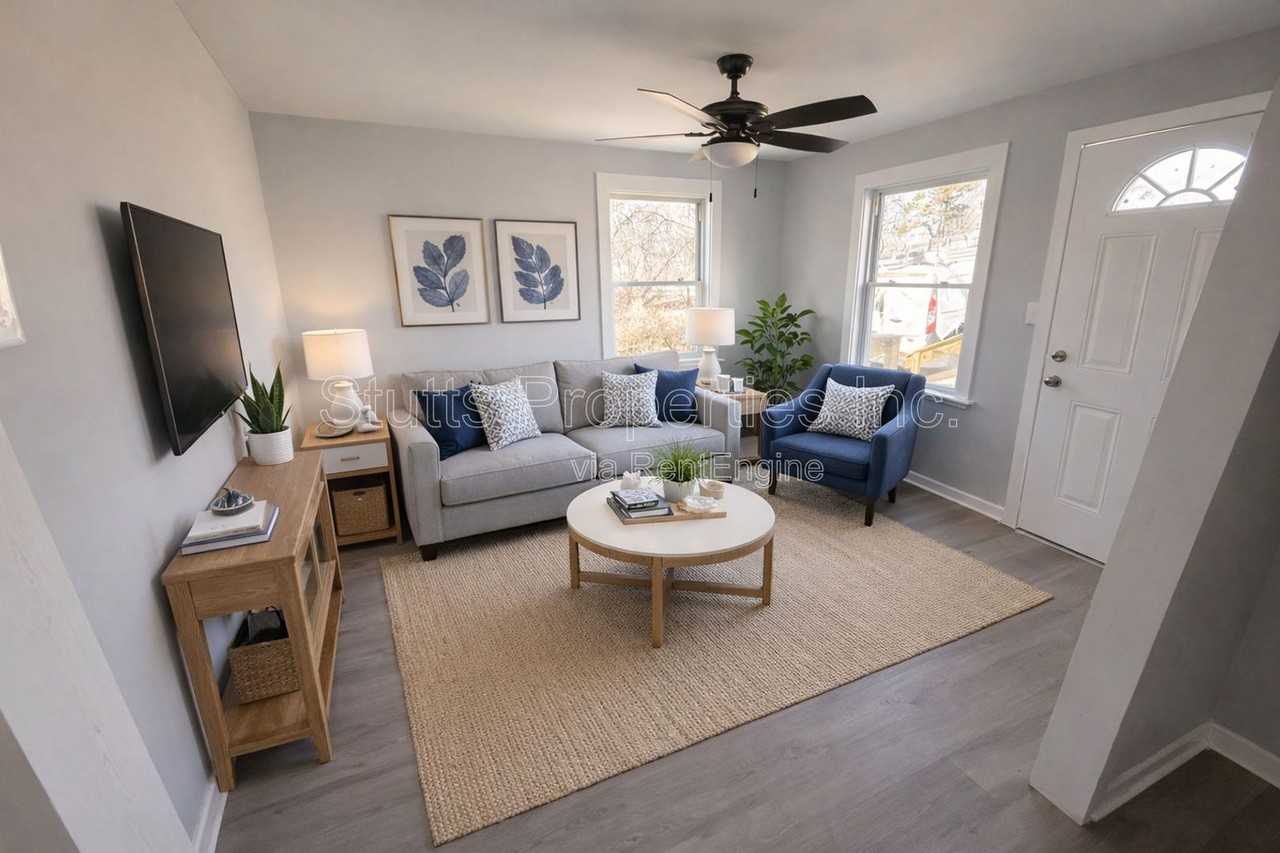 2410 Veterans Dr - Photo 4 of 7