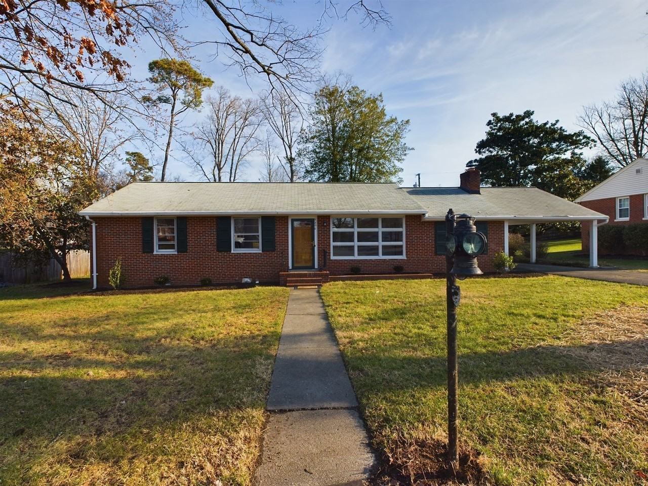 9506 Overhill Rd - Photo 2 of 37