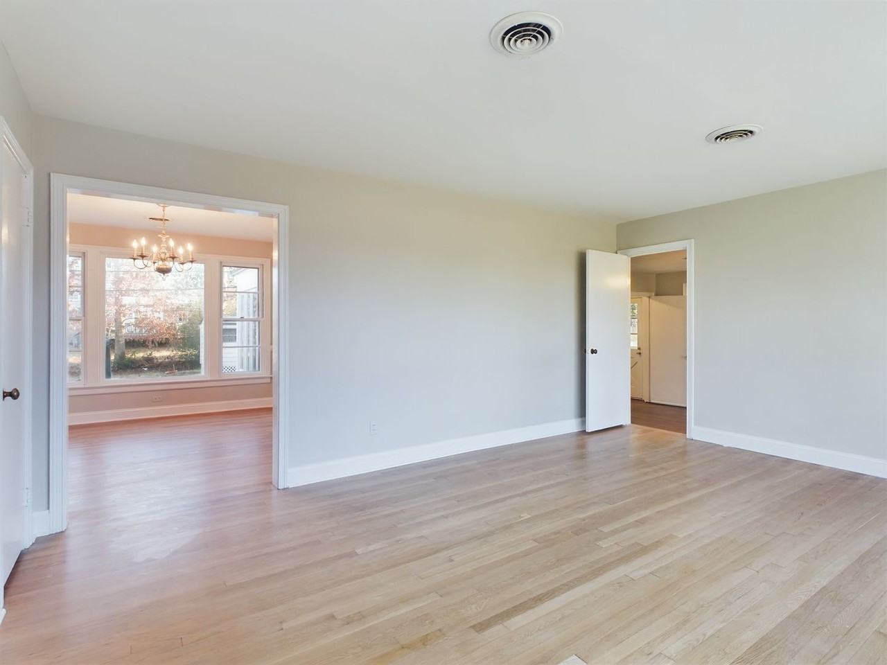 9506 Overhill Rd - Photo 5 of 37