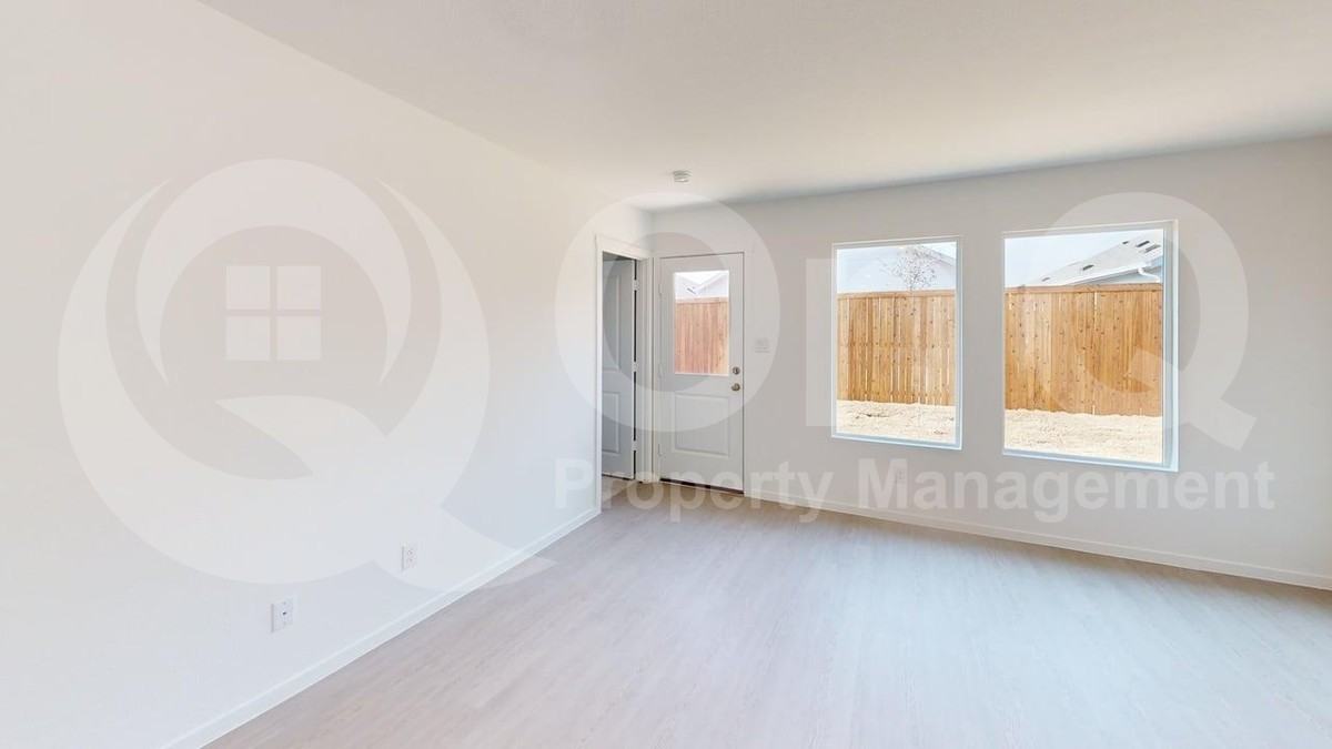 3021 Campeiro Ave - Photo 7 of 23