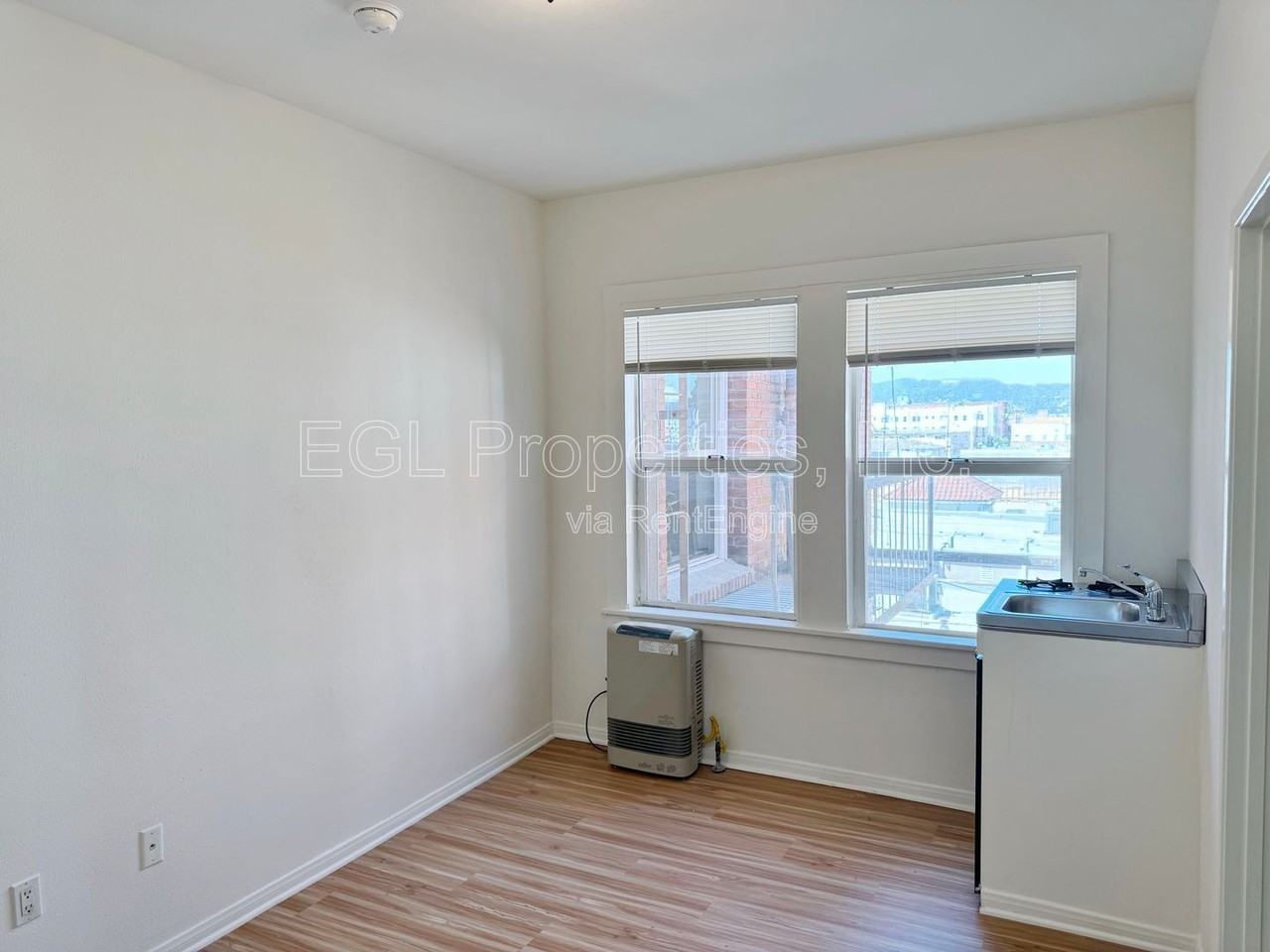 445 S Western Ave #413 - Photo 2 of 10