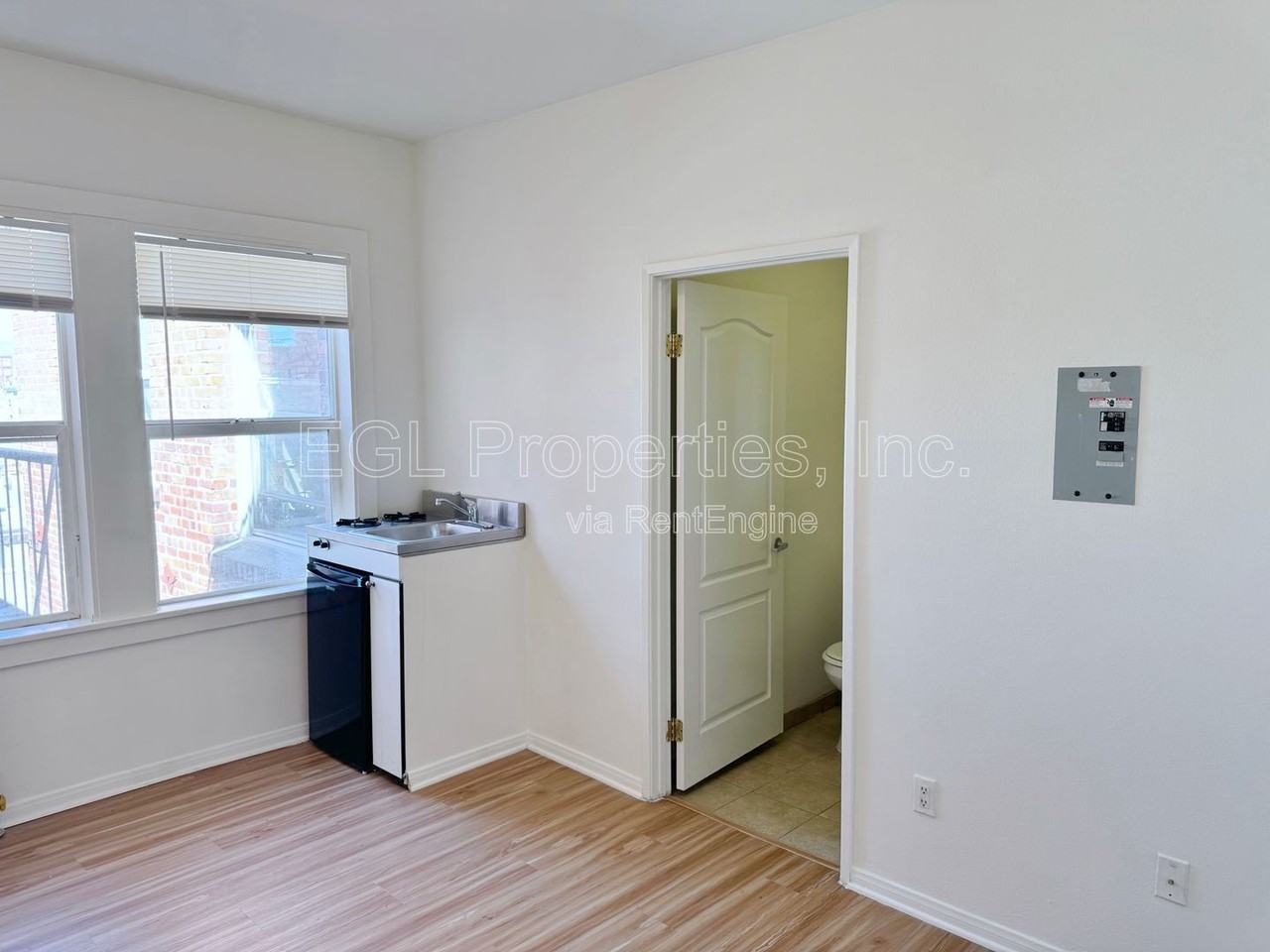 445 S Western Ave #413 - Photo 4 of 10