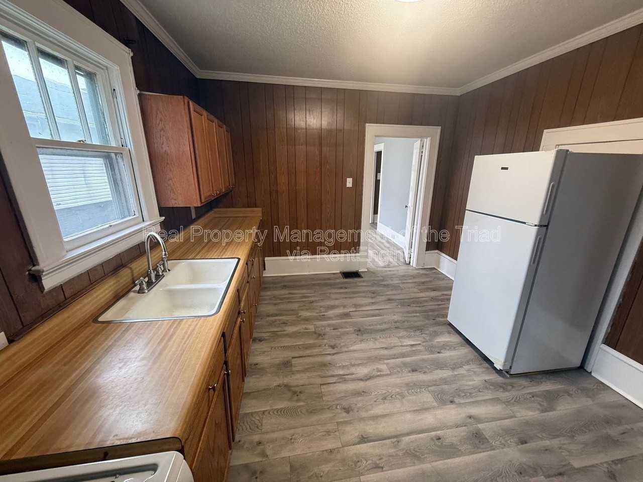 1514 E 1st St - Photo 3 of 17