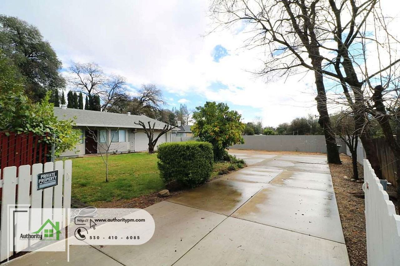 1063 Harpole Rd - Photo 3 of 22