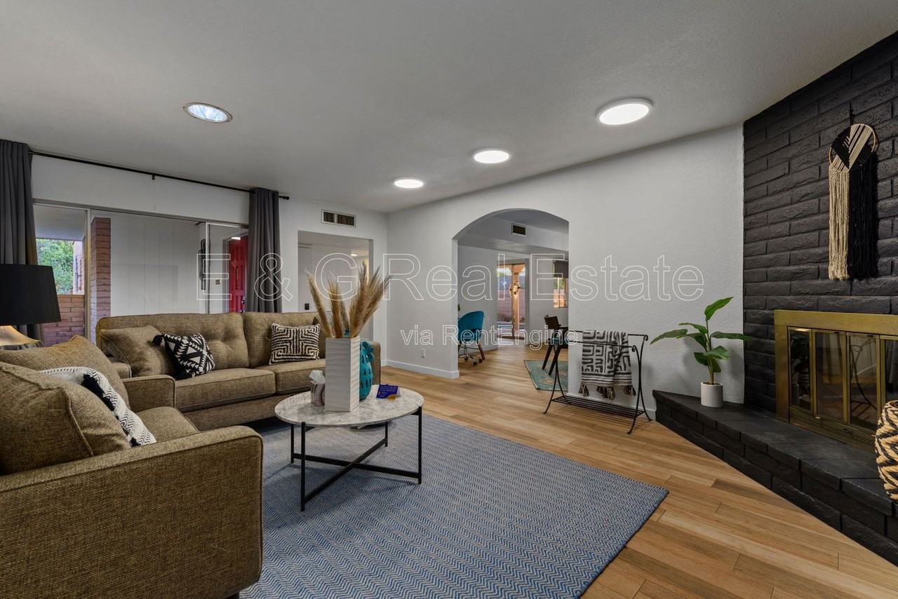 320 E Geneva Dr - Photo 3 of 24