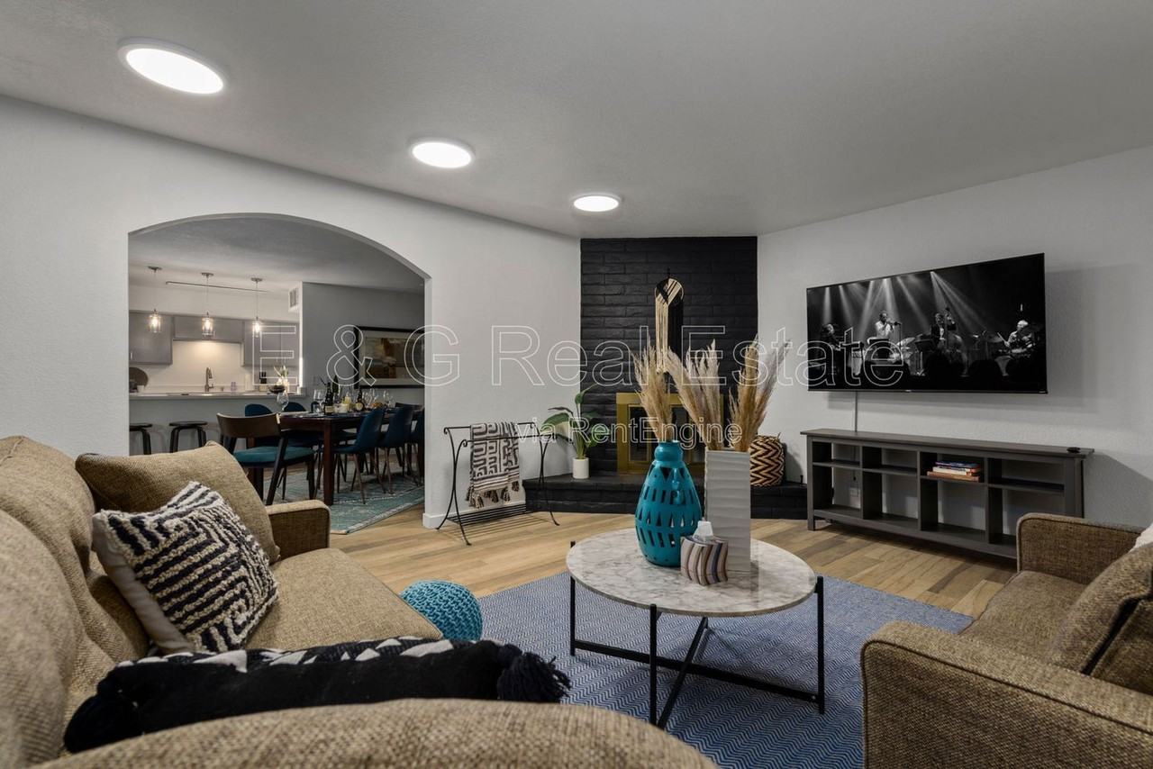 320 E Geneva Dr - Photo 4 of 24