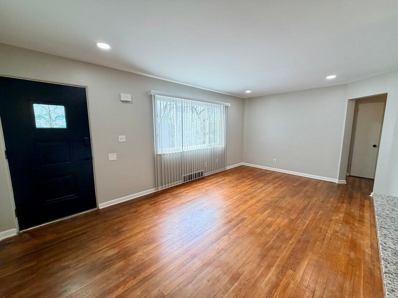 630 Dornbush St - Photo 2 of 13