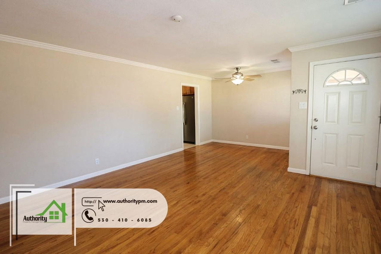 1411 Jeffries St - Photo 5 of 24