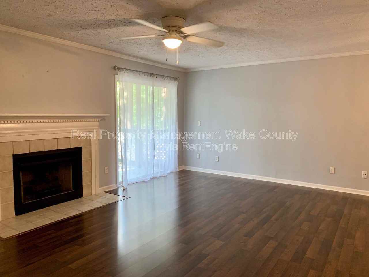 203 Autumn Chase Dr - Photo 2 of 23