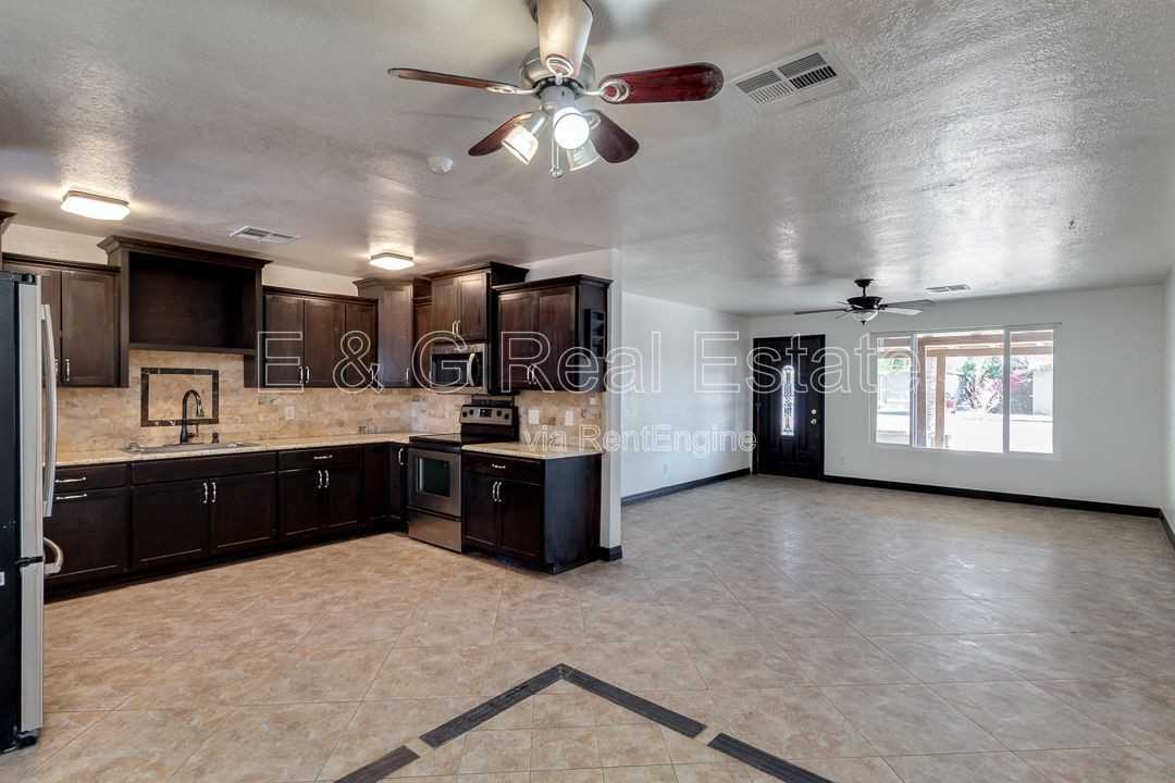 1320 W 6th St - Photo 5 of 19