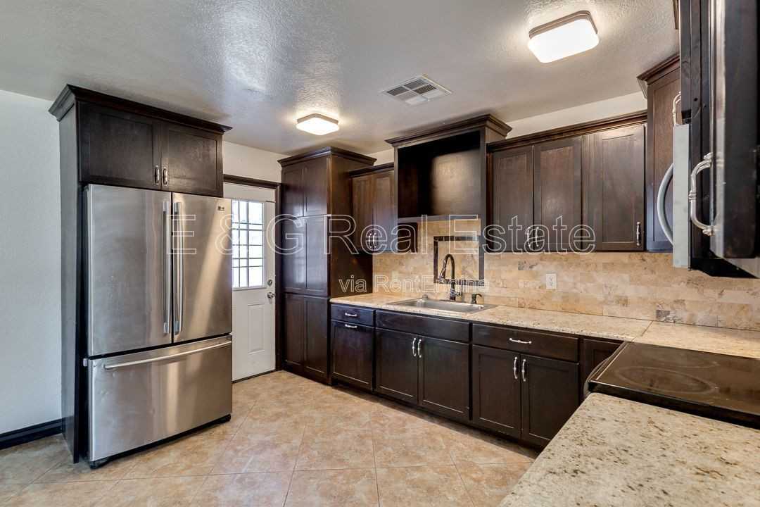 1320 W 6th St - Photo 7 of 19