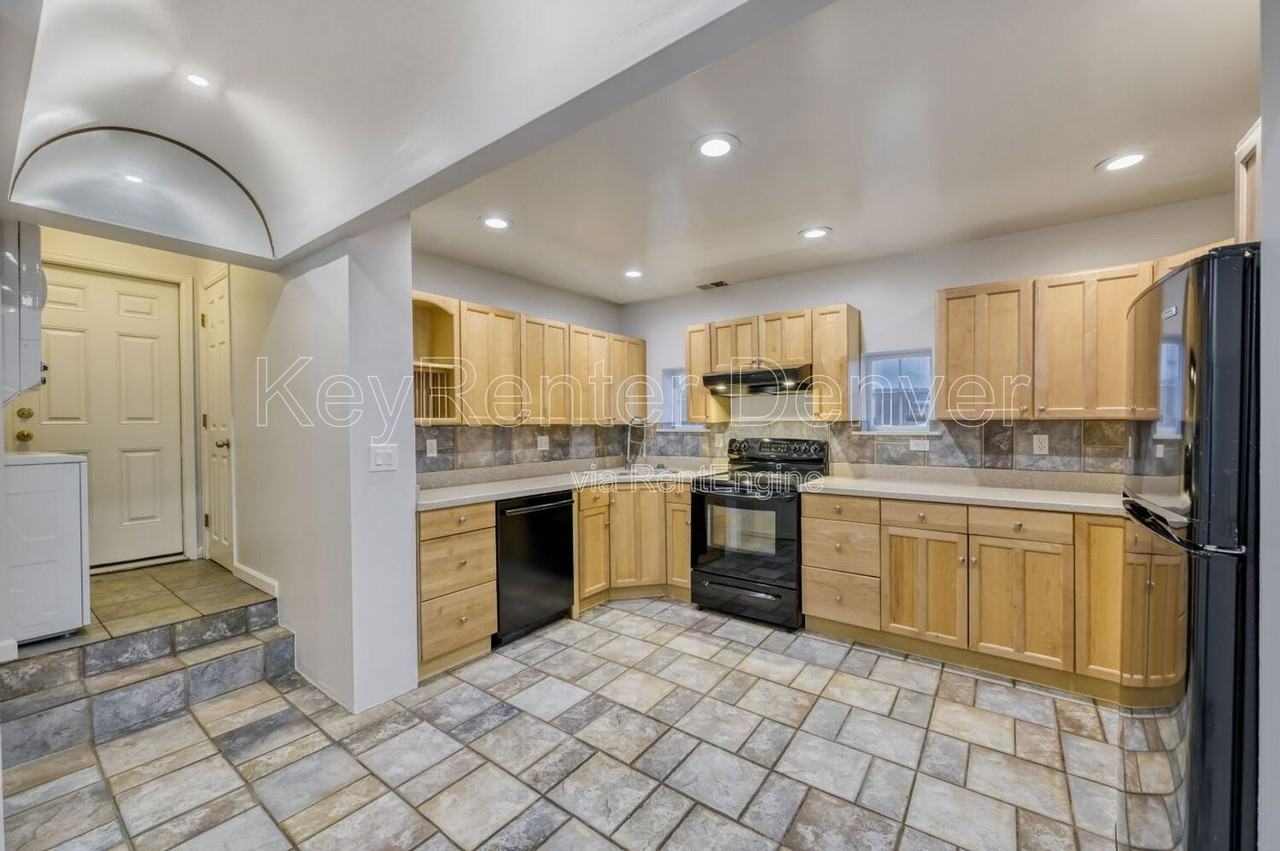 1328 E 22nd Ave - Photo 2 of 12