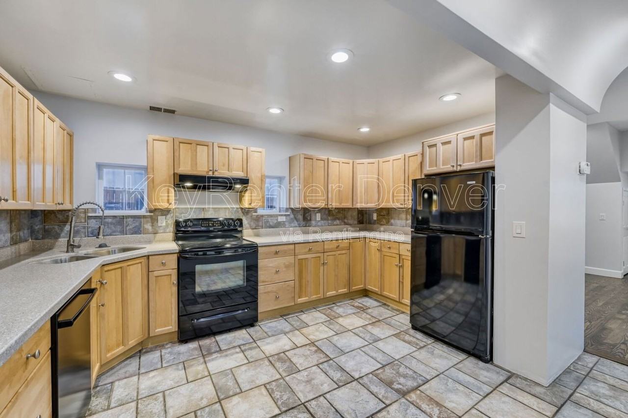 1328 E 22nd Ave - Photo 3 of 12