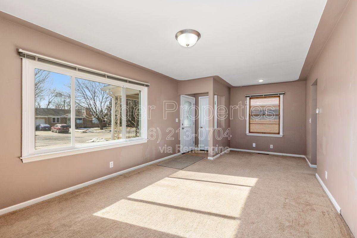 1115 Lake Michigan Dr Nw - Photo 3 of 20