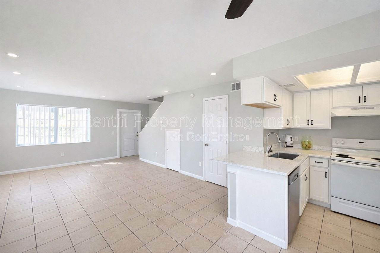 4473 Frankie Ct - Photo 5 of 14