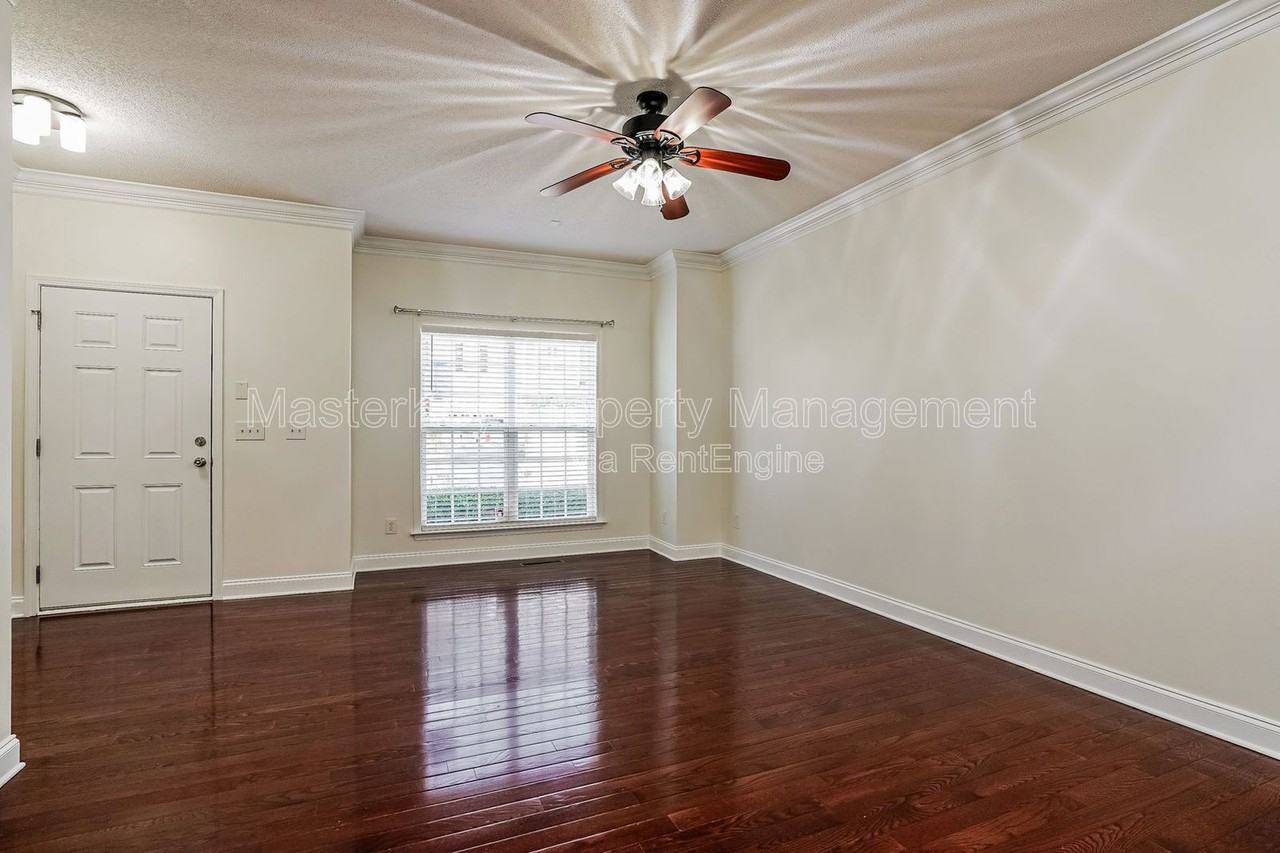 335 Anterbury Dr - Photo 3 of 29