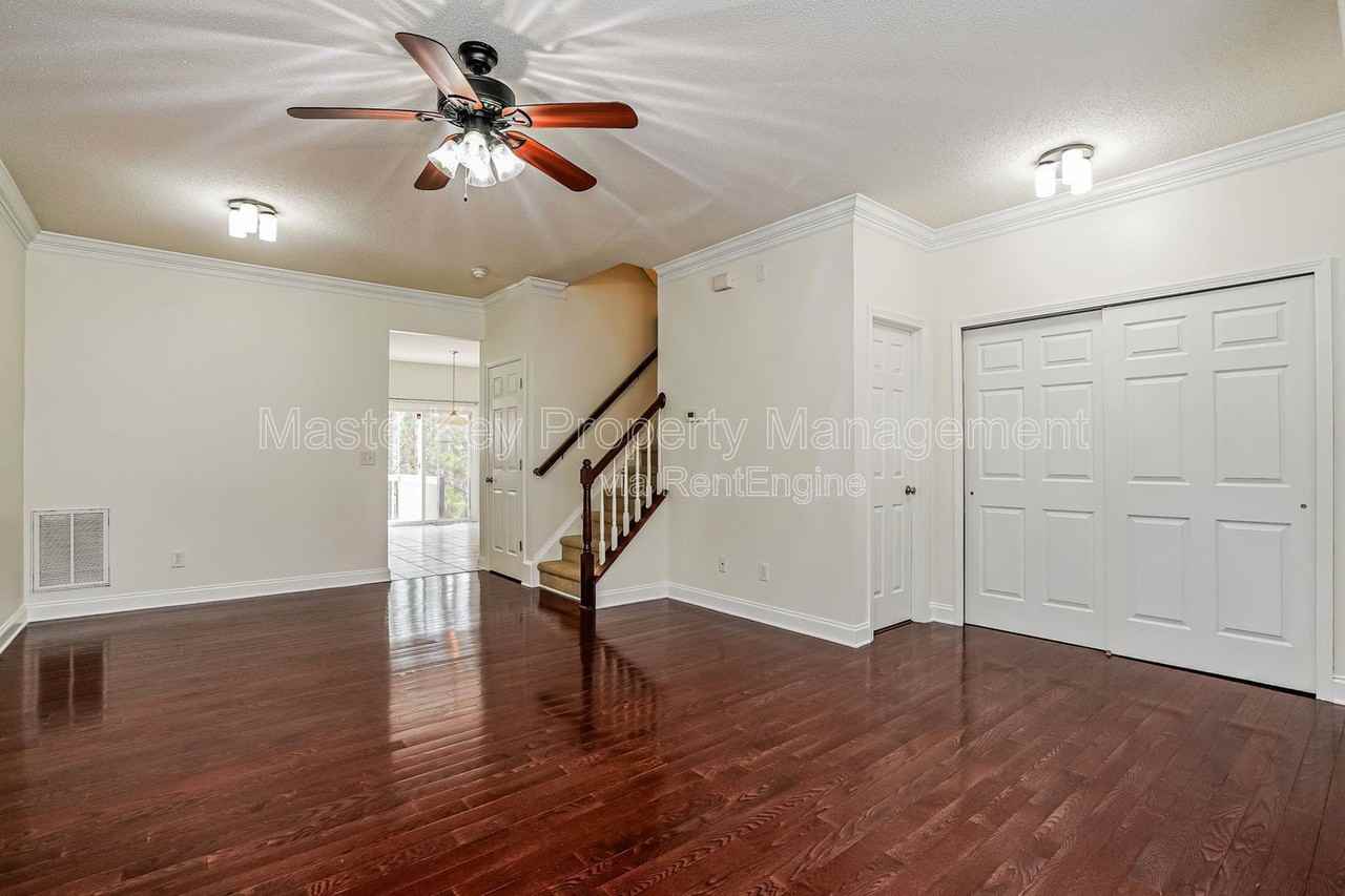 335 Anterbury Dr - Photo 4 of 29