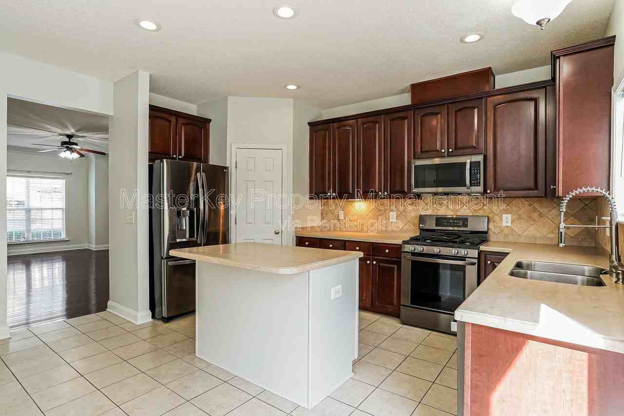 335 Anterbury Dr - Photo 6 of 29