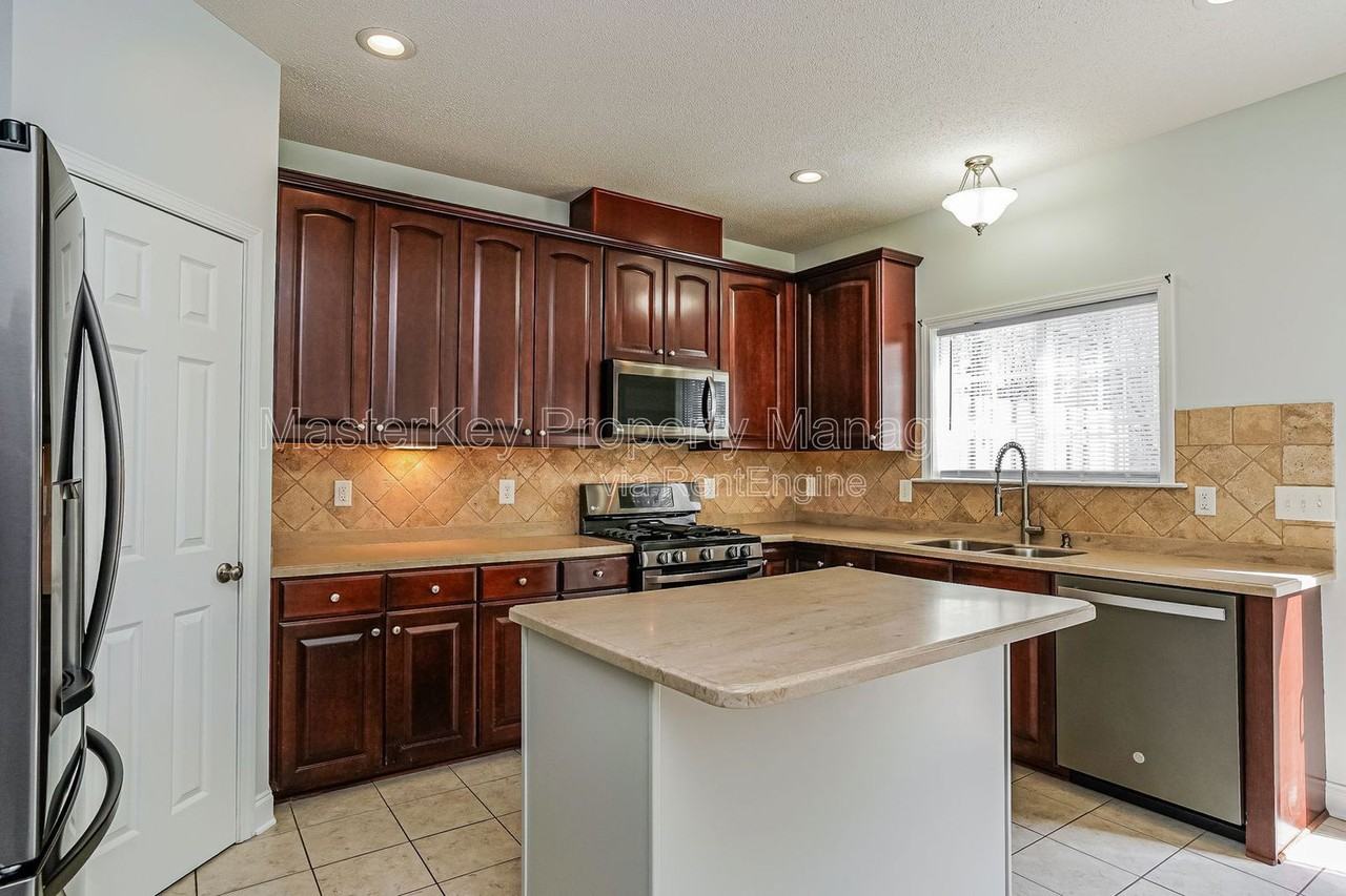 335 Anterbury Dr - Photo 7 of 29