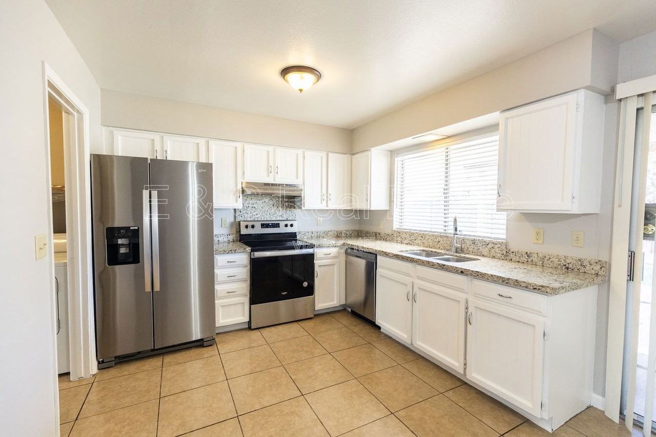 2126 W Hermosa Dr - Photo 4 of 21