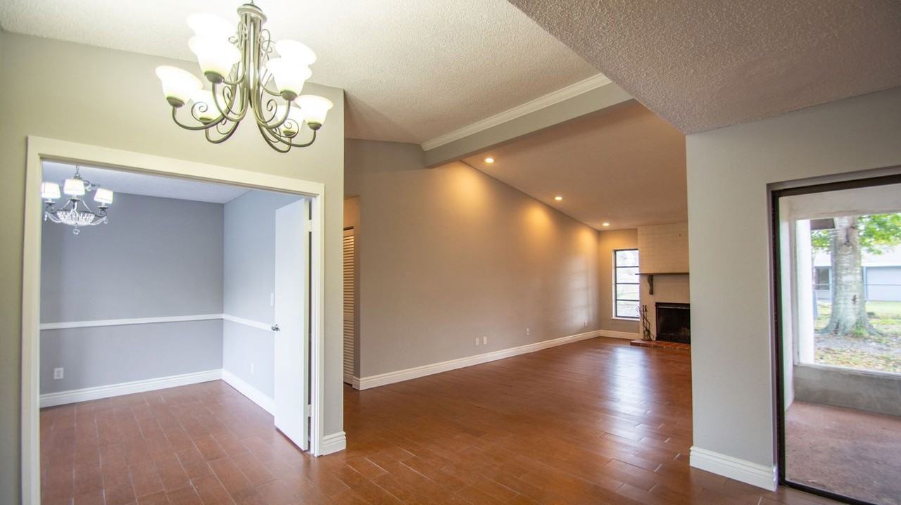 704 Putt Ln - Photo 2 of 33