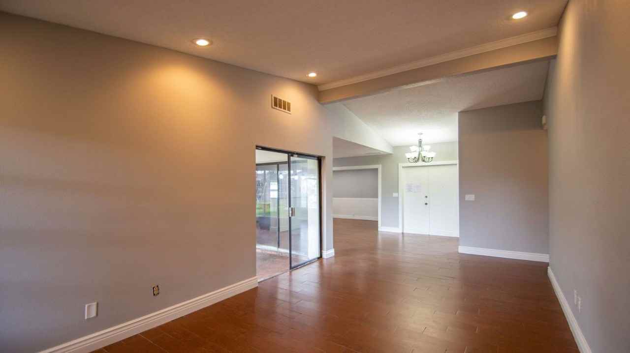 704 Putt Ln - Photo 5 of 33